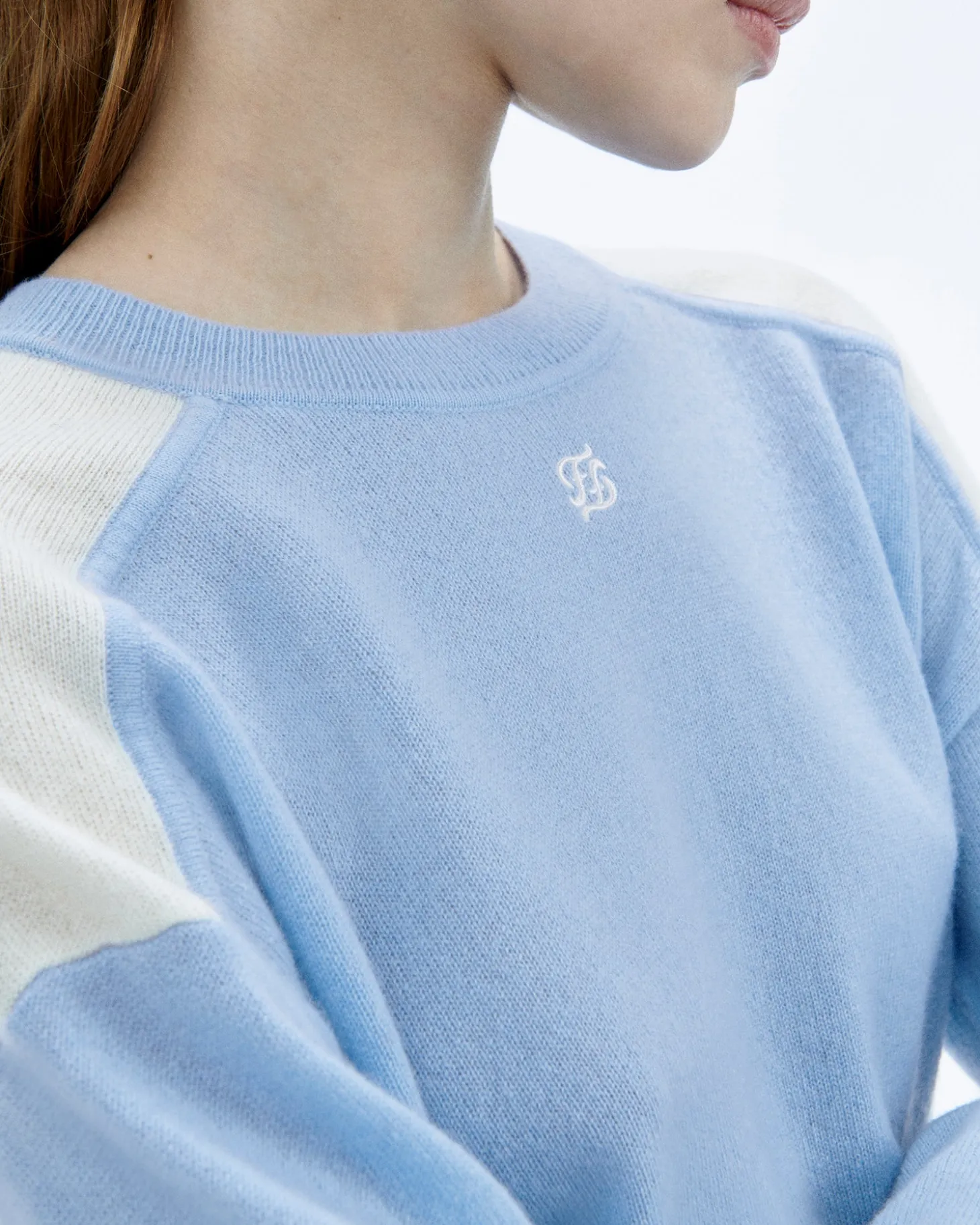 Pull Col Rond Bicolore Et Broderie